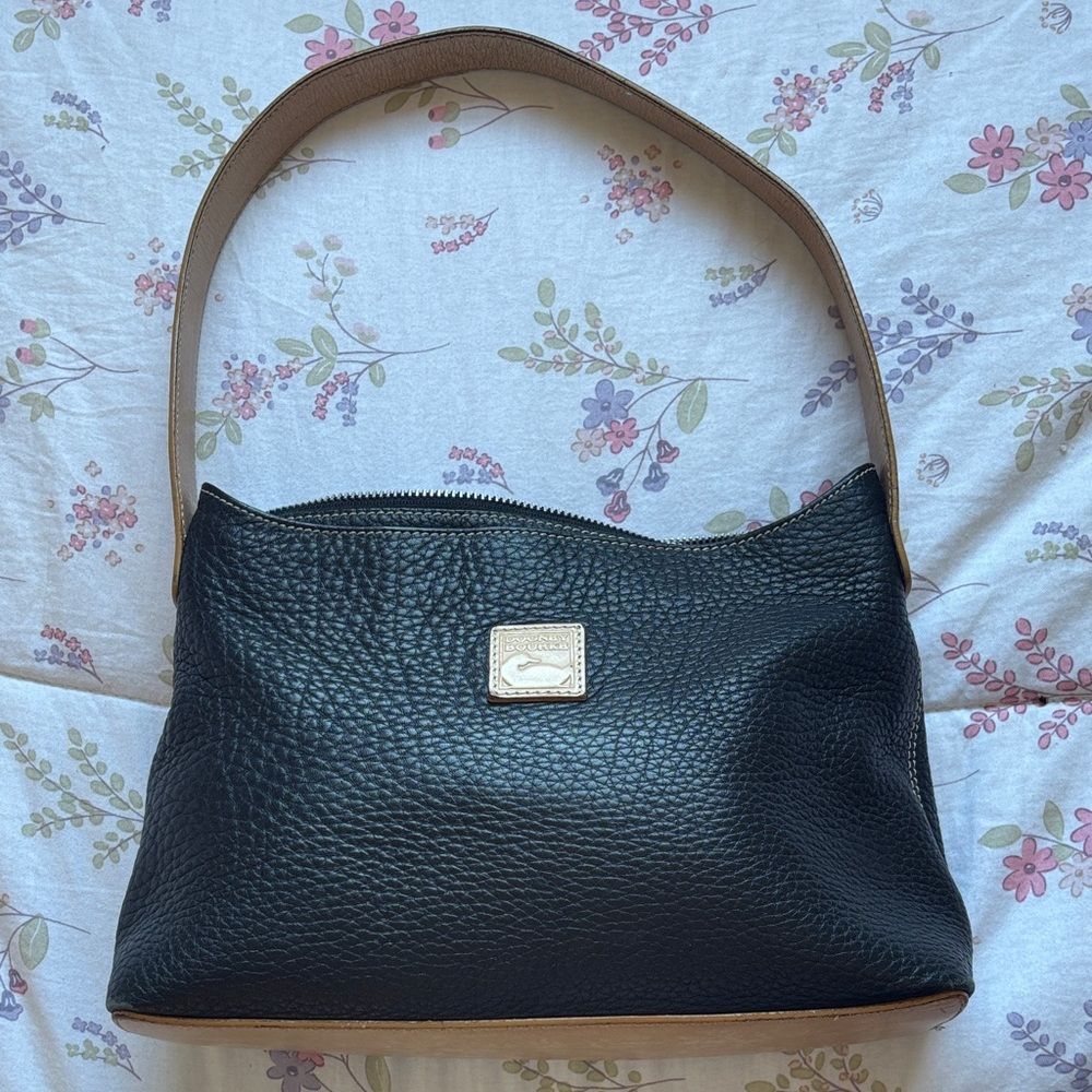 Dooney and Bourke black leather pebbled shoulder bag Beige Black